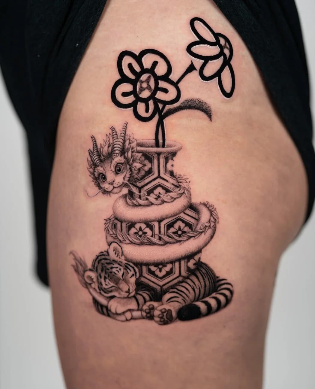 Dragon vase with a tiger cub at its foot, on a hip